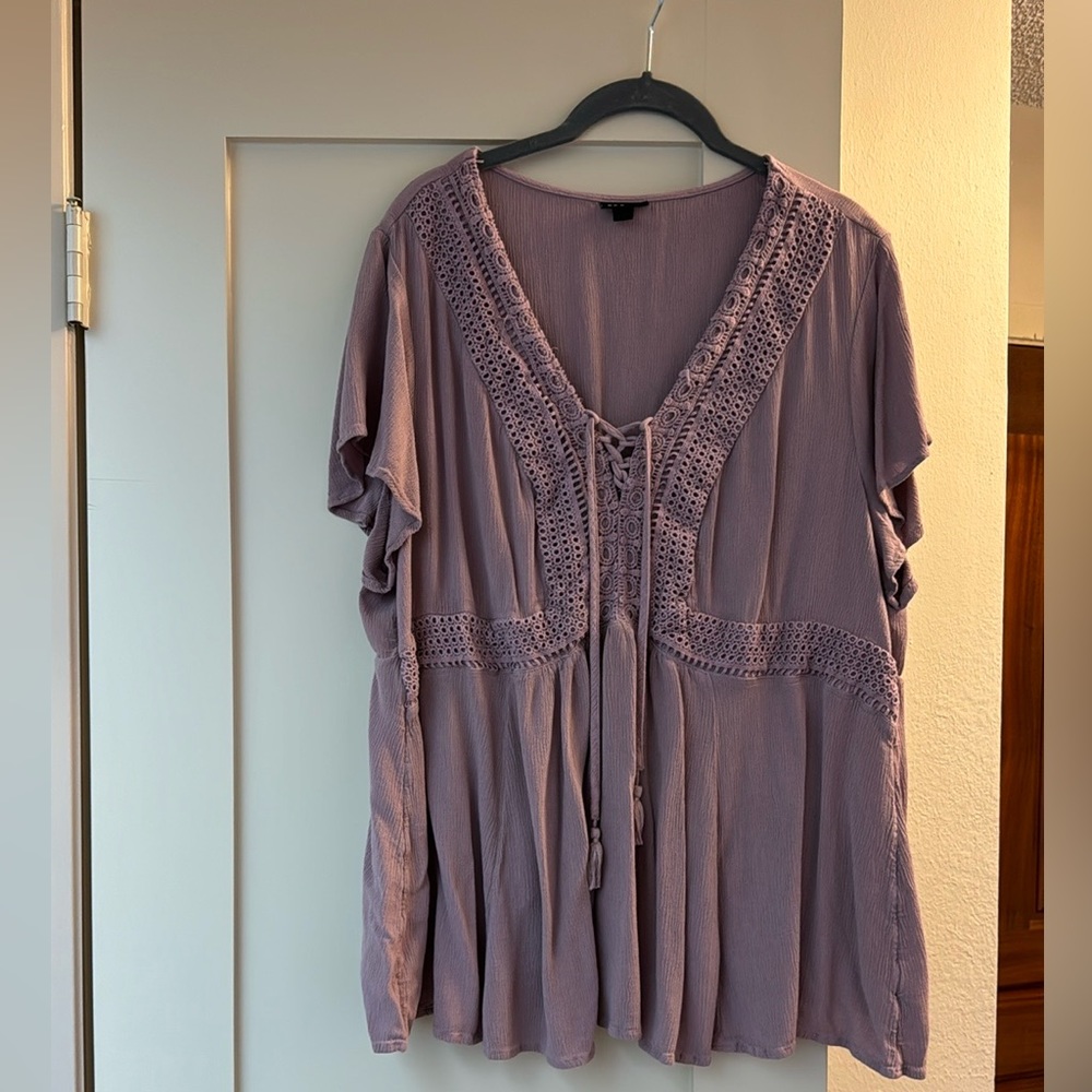 Torrid boho top size 3. Purple mauve color.